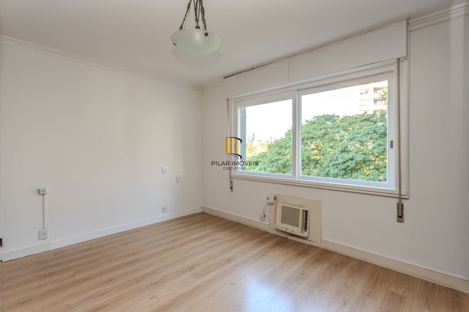 Apartamento no Moinhos de Vento de 3 dormitórios vaga e infra DESOCUPADO