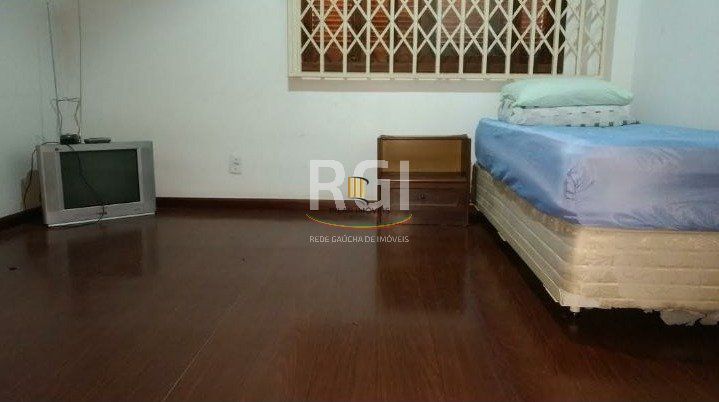 Casa para Venda - 300m², 4 dormitórios, 4 vagas - Nonoai