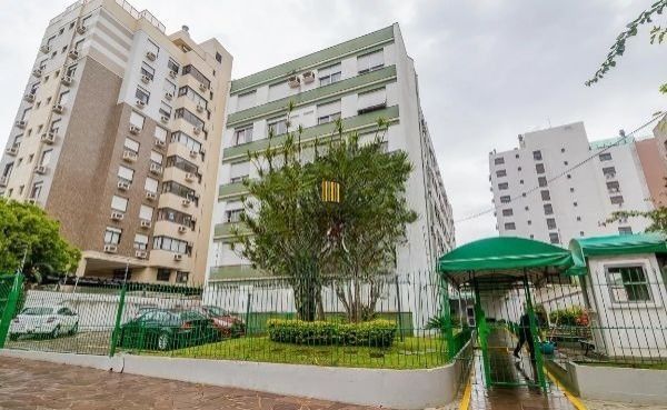APARTAMENTO MOBILIADO E COM VAGA NO MENINO DEUS