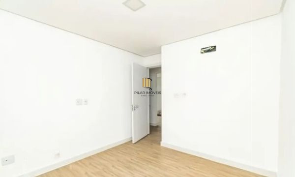 Apartamento de 2 dormitórios e 2 vagas no Cristo Redentor DESOCUPADO