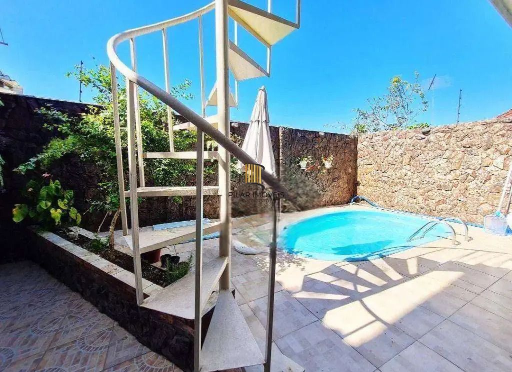 Sobrado 3 dormitórios no bairro Jardim Algarve