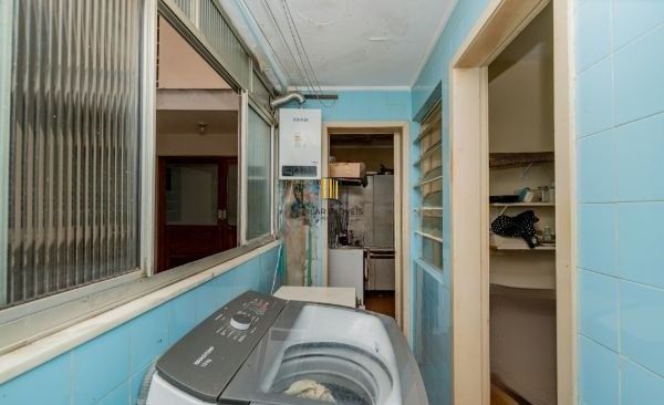 Apartamento no bairro Tristeza de 2 dormitórios e dependência