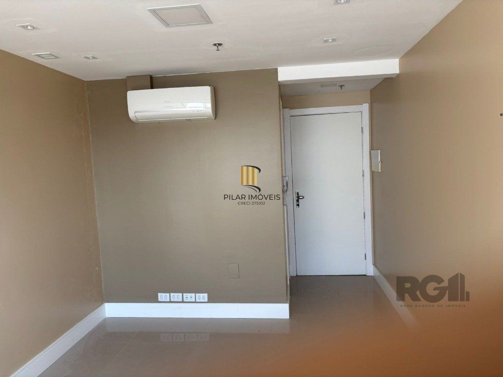 Sala comercial no ICON andar alto - desocupado