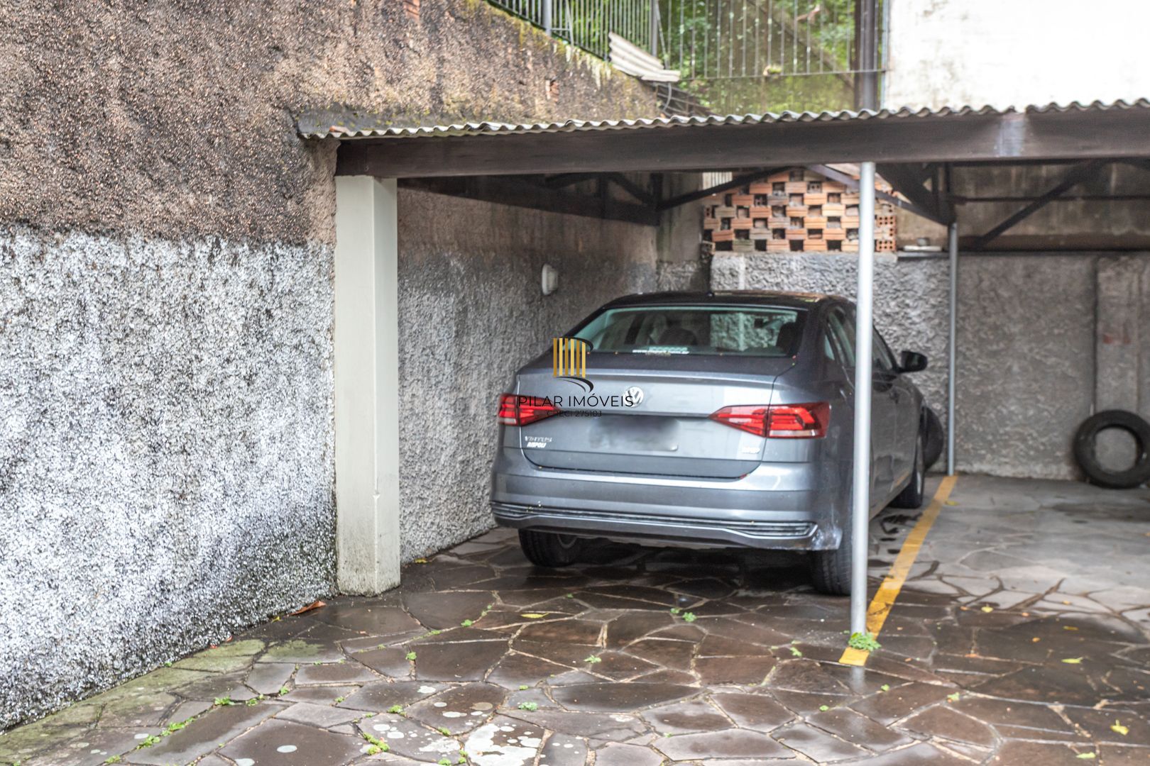 3 DORMITÓRIOS SEMI MOBILIADO NA CORTE REAL C/ELEVADOR E VAGA DE GARAGEM ESCRITURADA