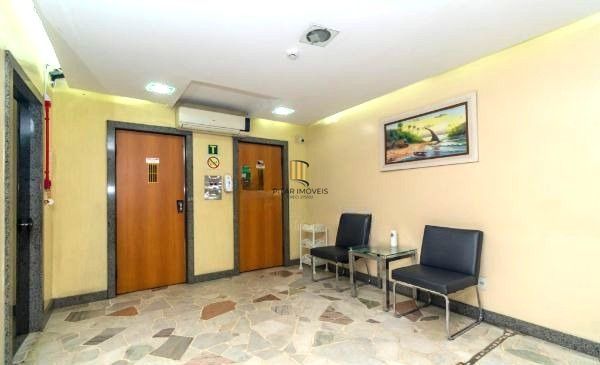 Apartamento no Centro de 2 dormitórios DESOCUPADO