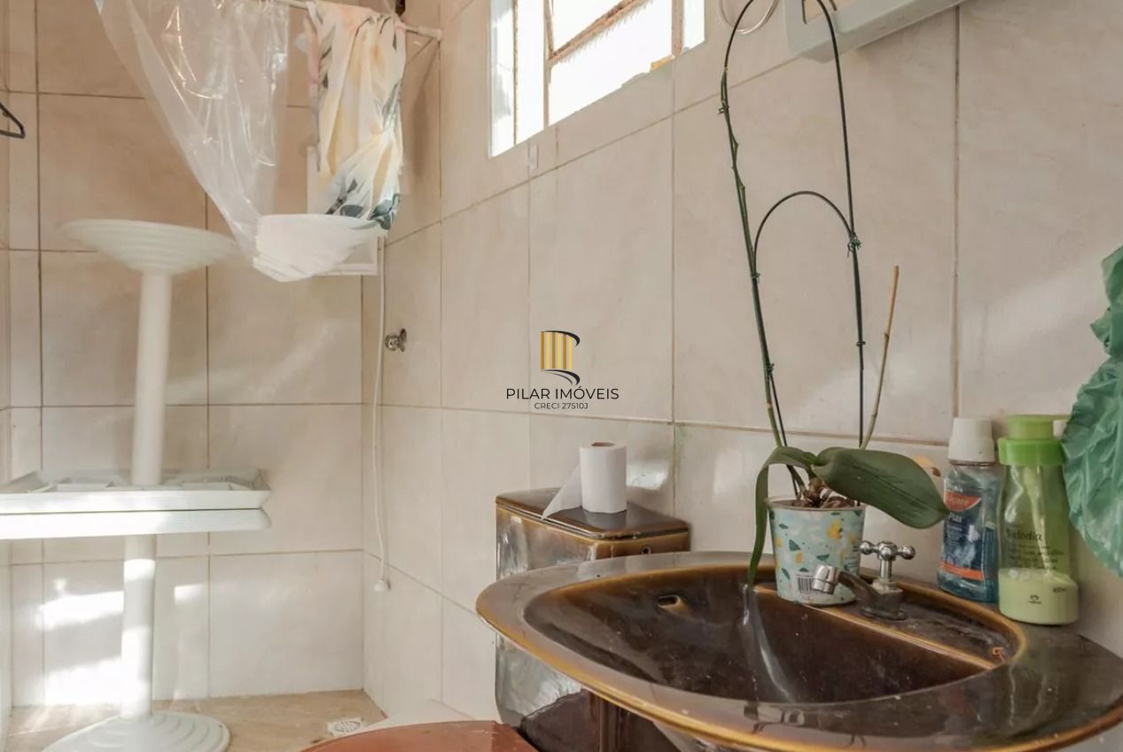 Sobrado no bairro Vila Ipiranga de 4 dormitórios e 2 vagas