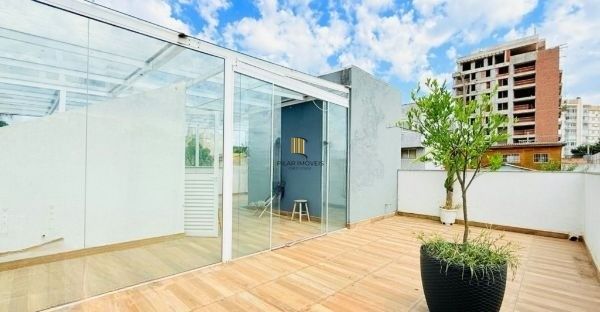 Sobrado no bairro Vila Ipiranga de 4 dormitórios e 4 vagas