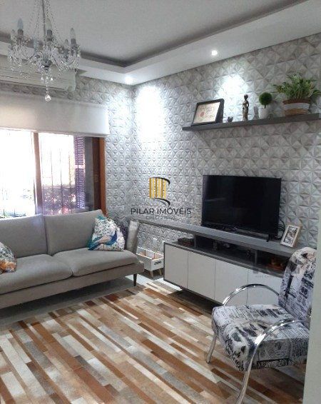 Sobrado triplex no Partenon de 3 dormitórios e 2 vagas