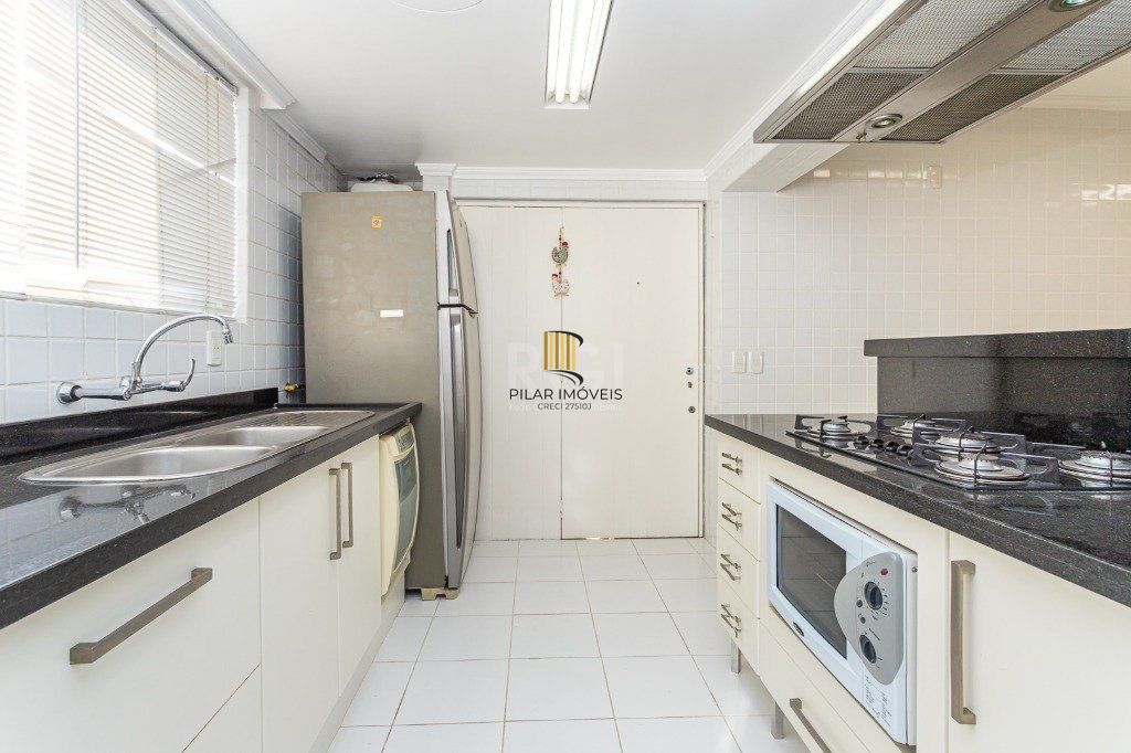 Apartamento no bairro Higienópolis com 190m² de 3 dormitórios e 2 vagas