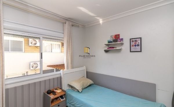 Sobrado condomínio no bairro Teresópolis de 4 dormitórios 2 vagas e infra