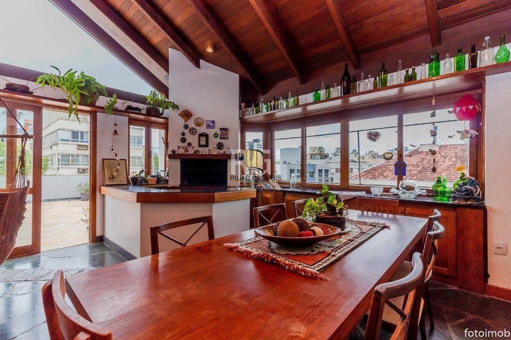 Cobertura para Venda - 248.34m², 3 dormitórios, sendo 1 suites, 3 vagas - Petrópolis