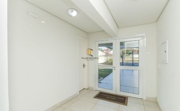 Apartamento semi novo na Medianeira de 2 dormitórios e 2 vagas