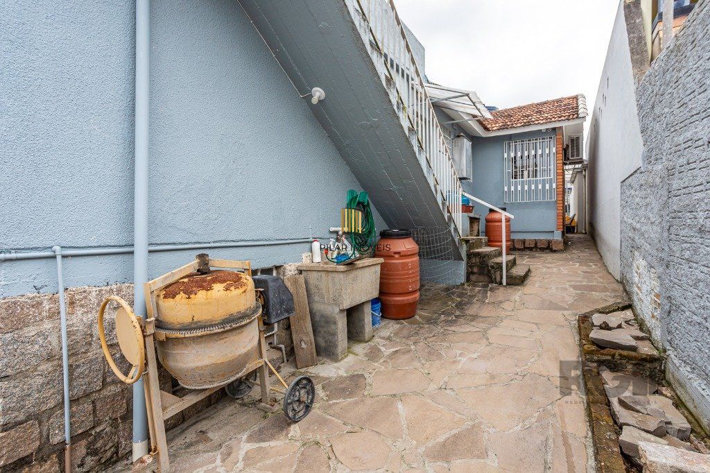 casa de 03 dorm, 02 banheiros , 03 vagas