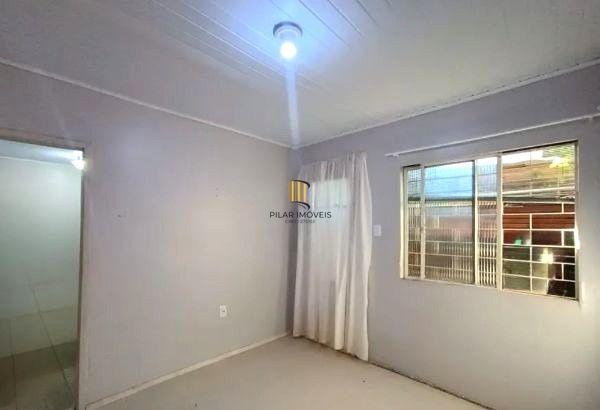 Casa no bairro Jardim do Salso com 2 dormitórios e 4 vagas