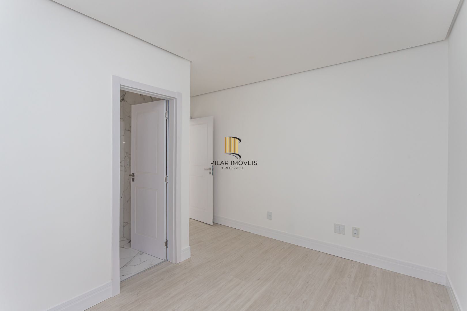 Casa de Condomínio 4 dormitórios no bairro Vila Nova