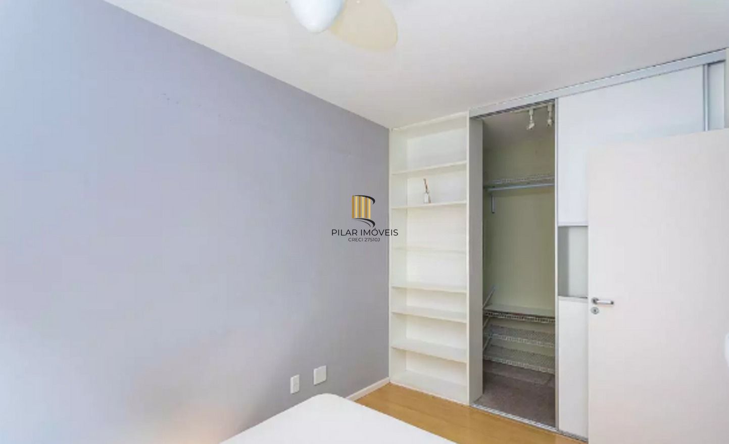 Apartamento no bairro Tristeza de 2 dormitórios e vaga