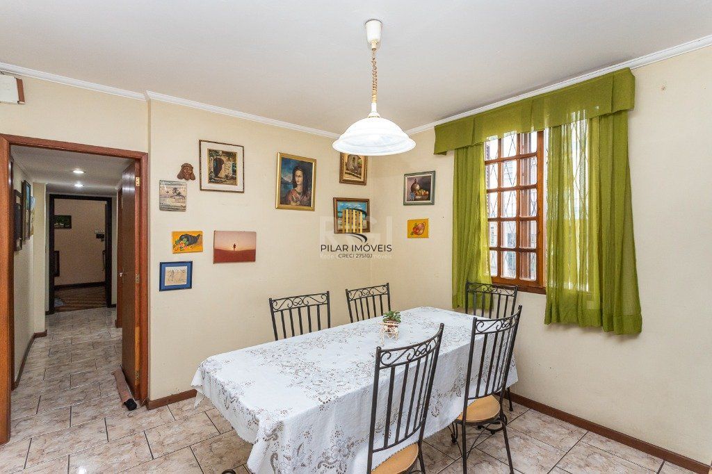 Casa sobrado no Jardim Botânico de 5 dormitórios e 2 vagas