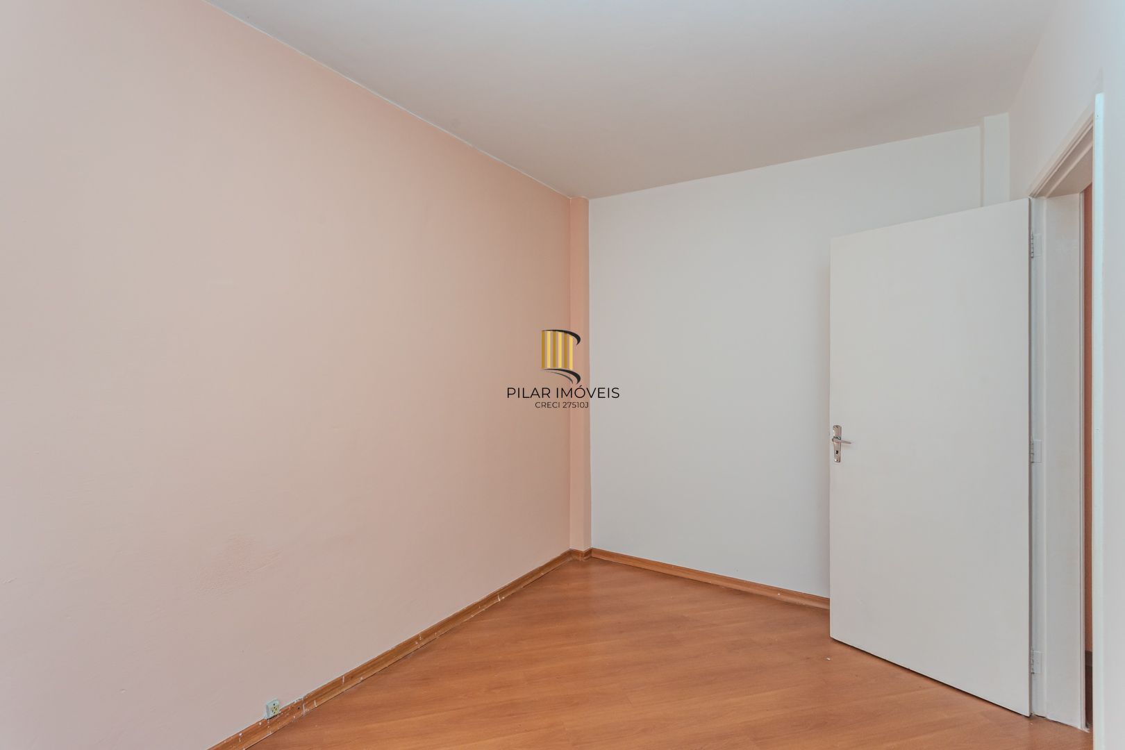 Apartamento no bairro Cristal térreo 1 Dormitório e vaga rotativa DESOCUPADO
