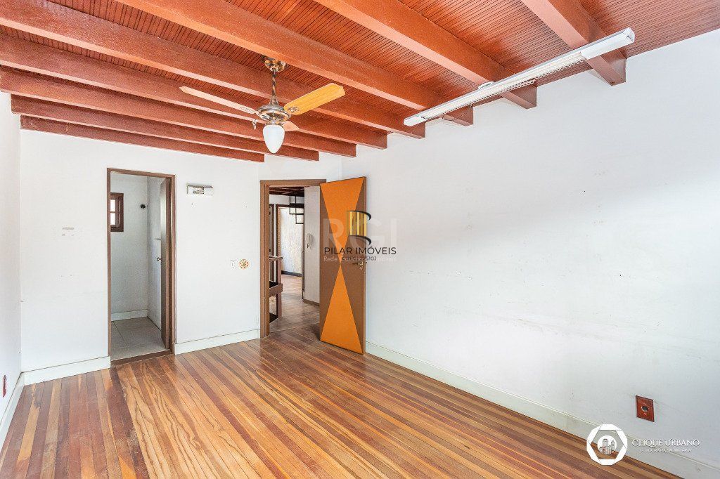 Casa para Venda - 330m², 4 dormitórios, sendo 3 suites, 2 vagas - Petrópolis