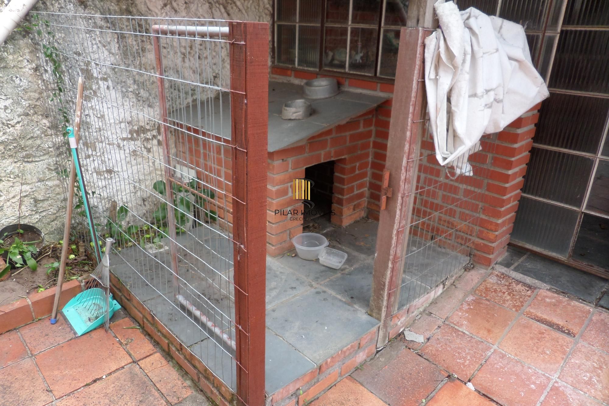 Casa no bairro Ipanema de 3 dormitórios e 2 vagas