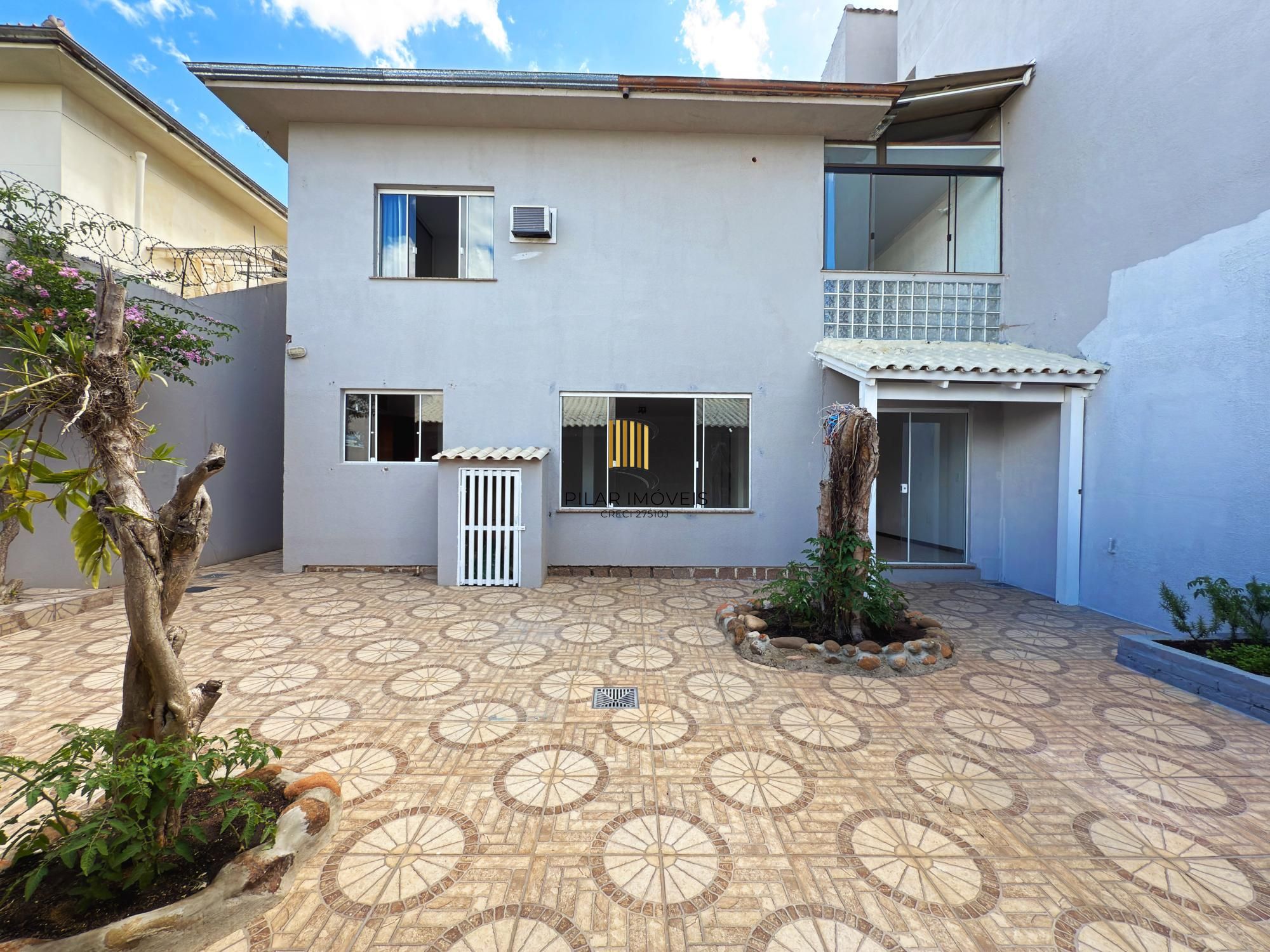 Casa 3 dormitórios no bairro Medianeira