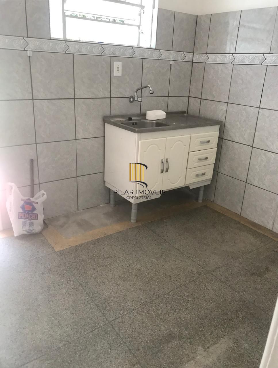 Apartamento no bairro Teresópolis de 1 dormitório térreo com pátio