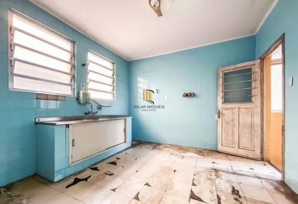 Apartamento no Bom Fim de 3 dormitórios frente com 103m² DESOCUPADO