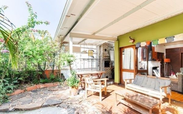 Cobertura no bairro Farroupilha / Bom Fim de 4 dormitórios com pátio