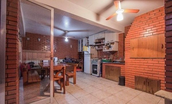 Casa em condomínio no bairro Santo Antômnio de 4 dormitórios e 2 vagas