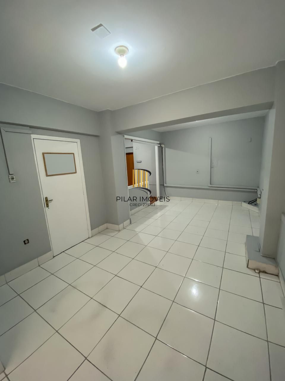 Sala comercial Andradas com terraço nos fundos