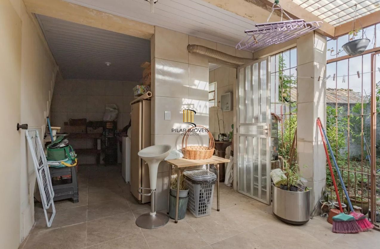 Sobrado no bairro Vila Ipiranga de 4 dormitórios e 2 vagas