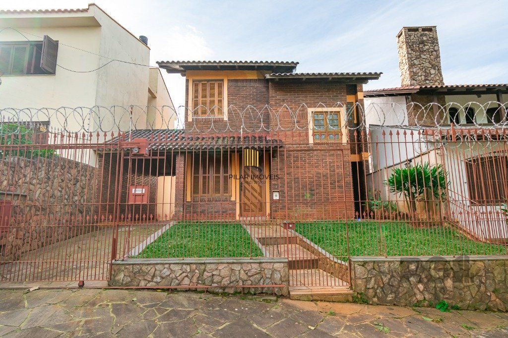 Casa sobrado na zona norte de 3 dormitórios 3 vagas e piscina