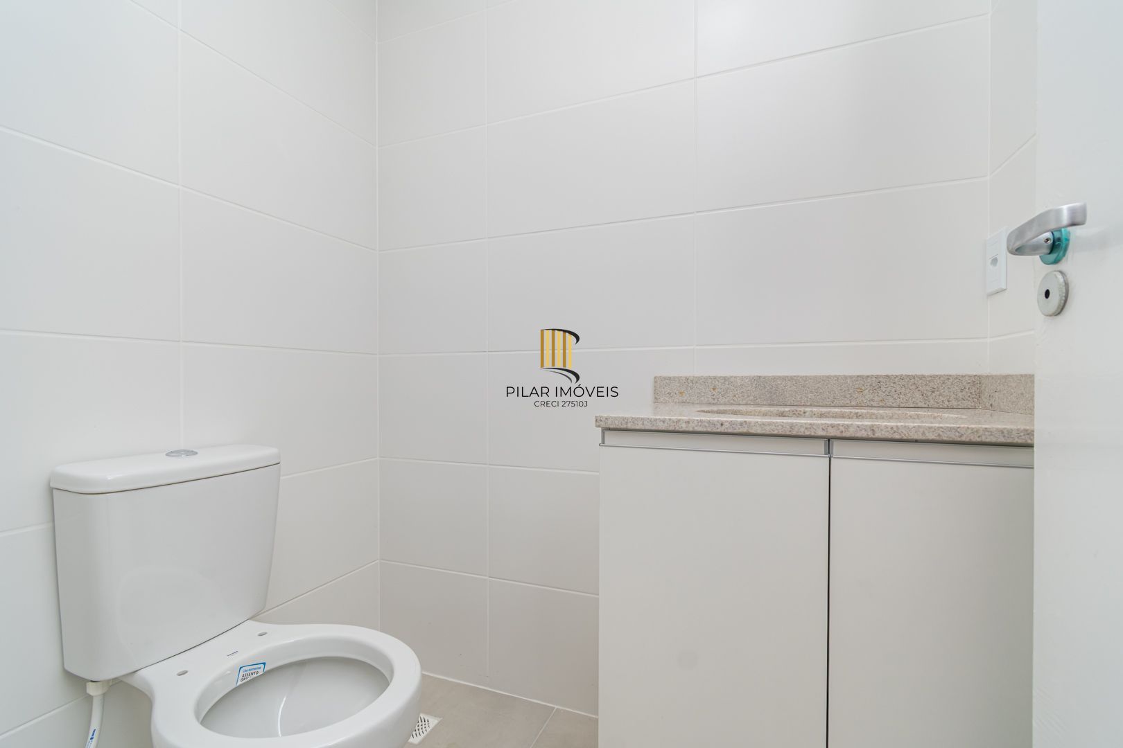 Apartamento de 2 dormitórios, vaga e infra no Passo D'areia