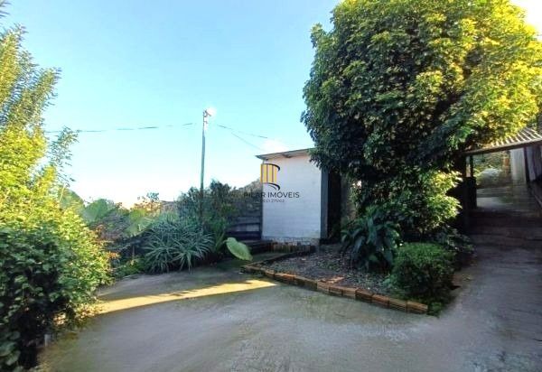 Casa no bairro Jardim do Salso com 2 dormitórios e 4 vagas