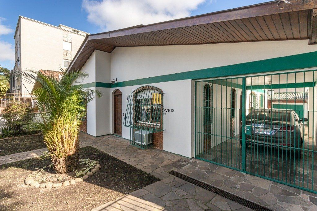 Casa no bairro Vila Ipiranga de 3 dormitórios e 3 vagas