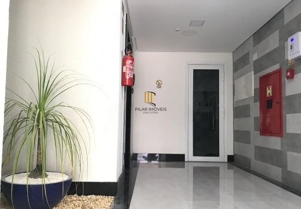 Apartamento no Passo D'areia de 2 dormitórios e 2 vagas DESOCUPADO