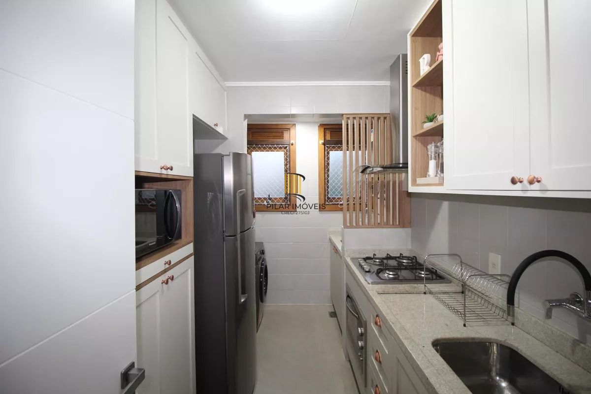 Belo Apartamento, 2 Dormitórios, Semi mobiliado, 1 Banheiro, churrasqueira, 1 Vaga Escriturada, próximo Encol, Petrópolis, Poa/ Rs.