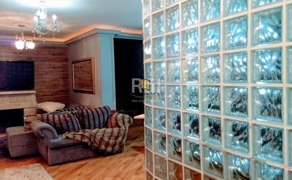 Casa para Venda - 300m², 2 dormitórios, sendo 1 suites, 3 vagas - Belém Novo