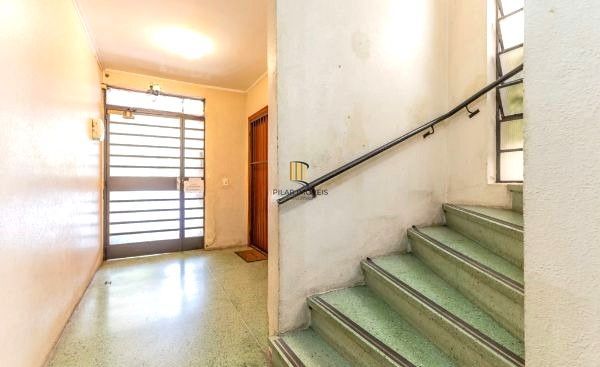 Apartamento na Cidade Baixa de 1 dormitório e dependência REFORMADO