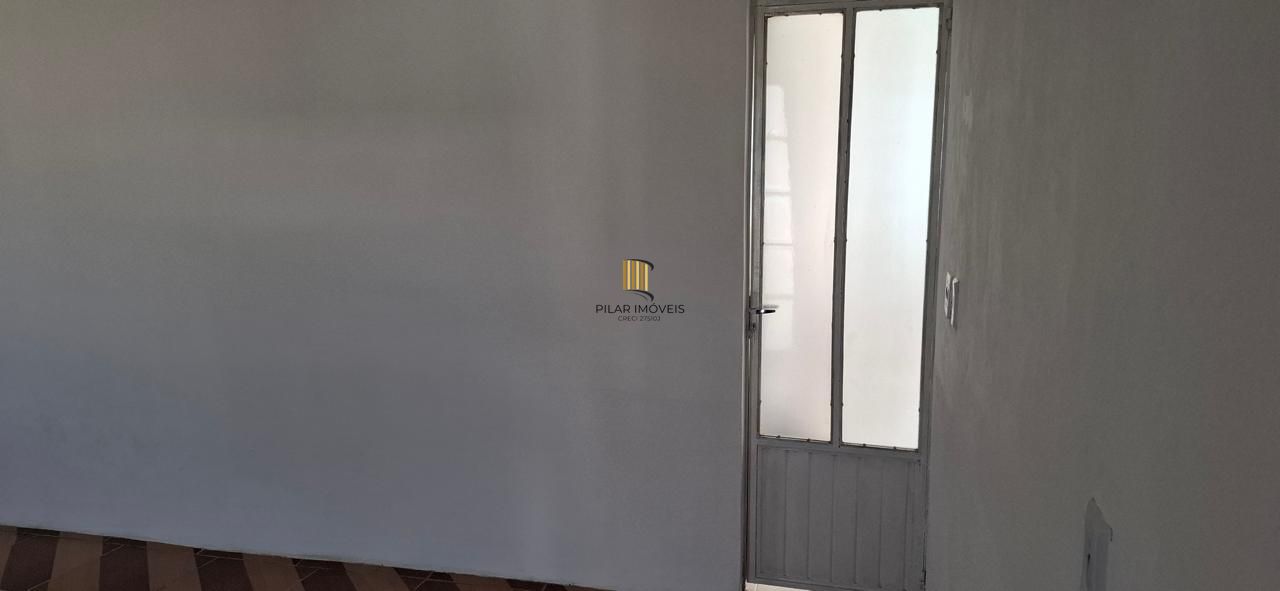 Casa em Canoas de 2 dormitórios DESOCUPADA