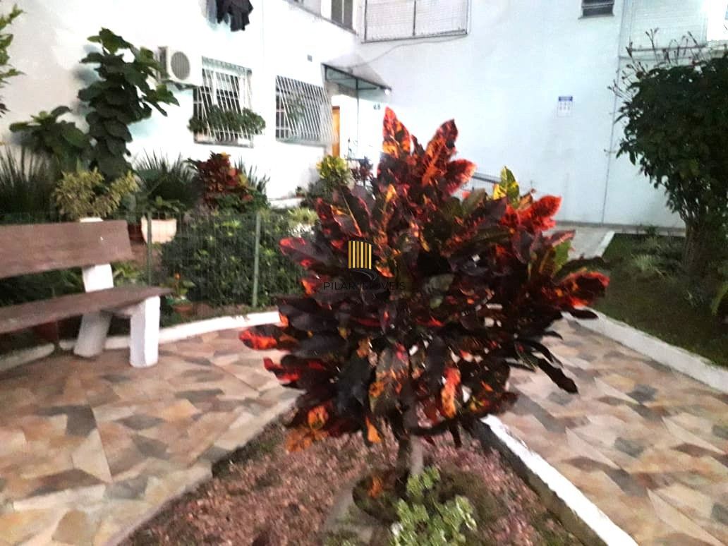 Apartamento MOBILIADO de 1 dormitório no bairro Vila Ipiranga Desocupado