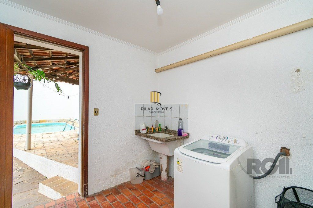 Casa no Jardim Itu com 5 dormitórios e 2 vagas e piscina