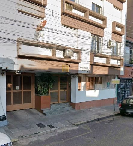 Excelente cobertura localizada na Rua Sarmento Leite, reformada a menos de anos,  com excelente área privativa de 112m².