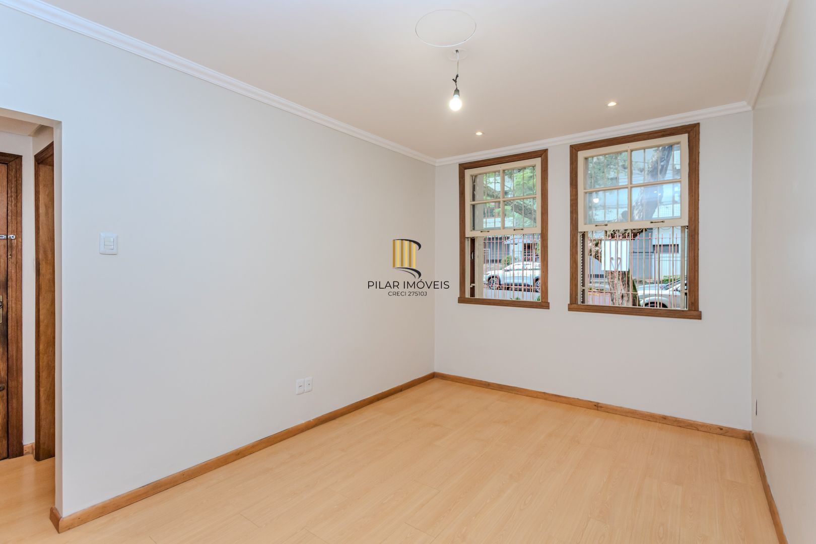 Apartamento no bairro Petrópolis de 2 dormitórios térreo com pátio DESOCUPADO