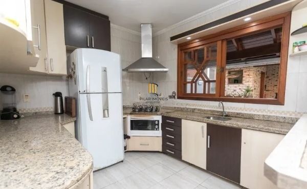 Casa sobrado no bairro Ecoville de 3 dormitórios e 4 vagas