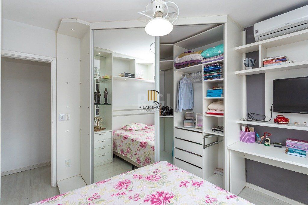 Apartamento de 03 dormitórios (01suíte), com vaga, no bairro São João, em Porto Alegre RS