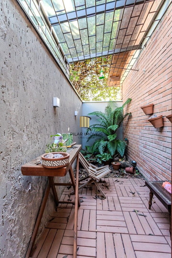 Casa no Jardim Botânico de 2 dormitórios 1 vaga e amplo terreno
