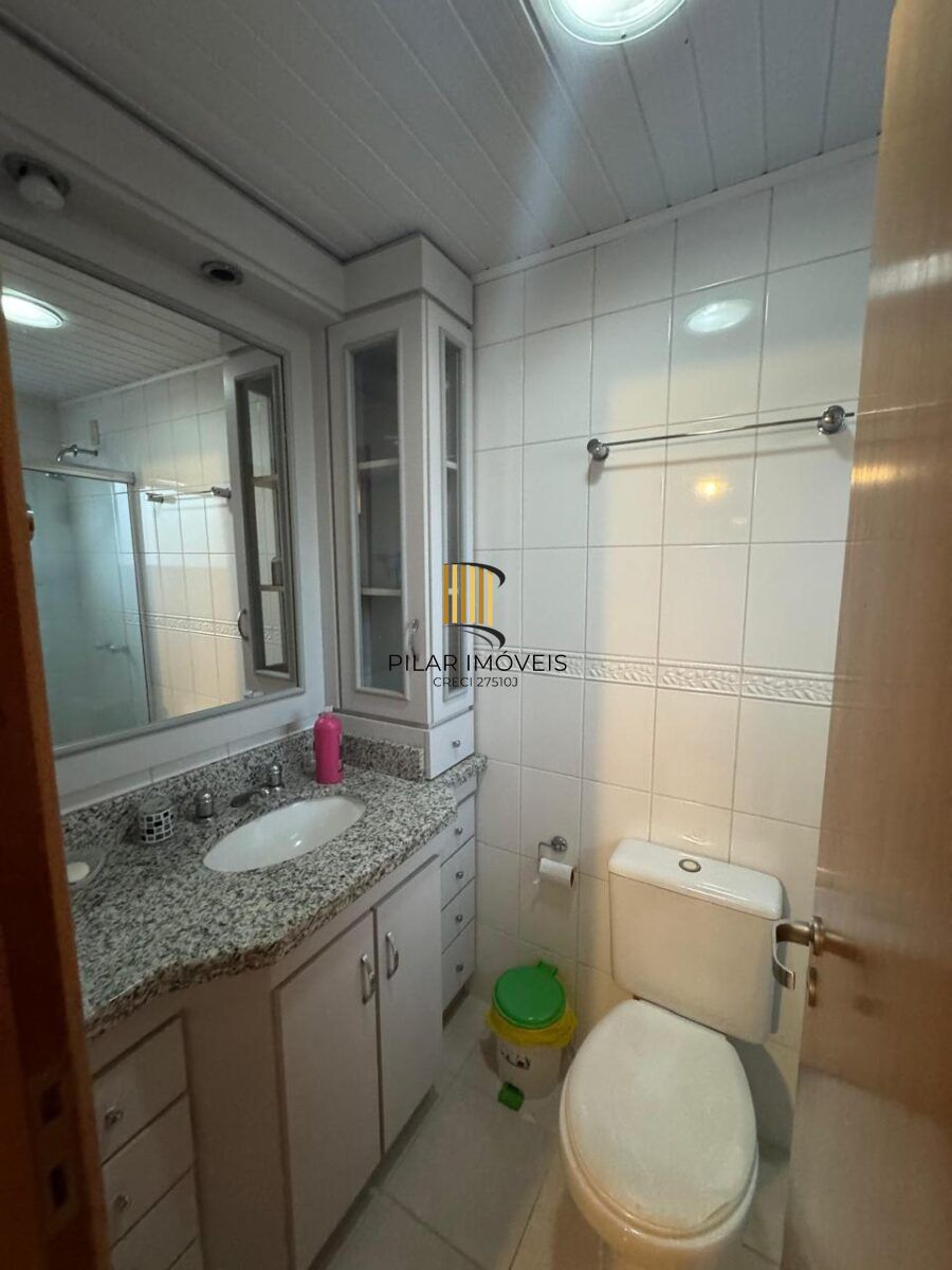 Apartamento na Cidade Baixa de 2 dormitórios e vaga