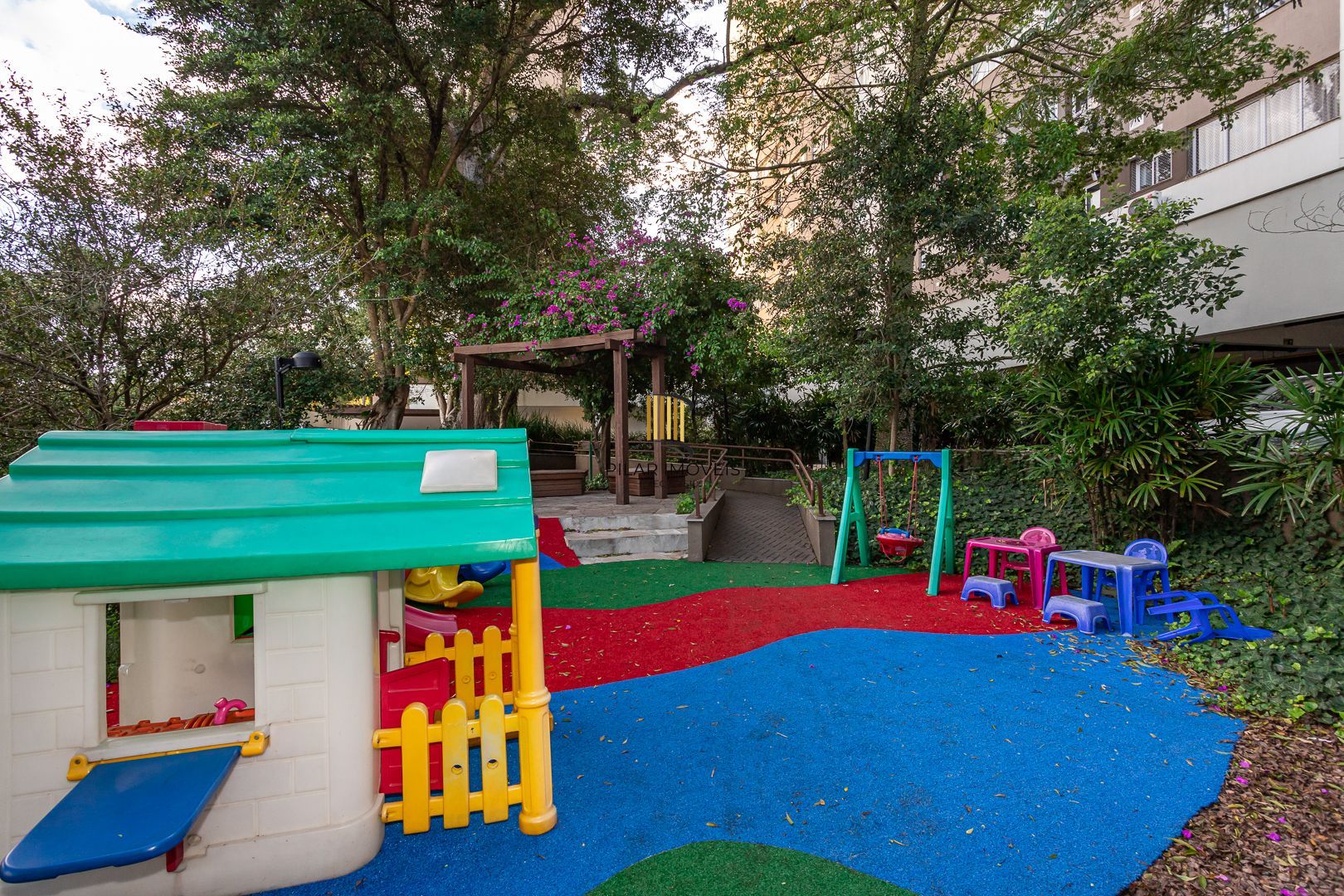 Apartamento no bairro Teresópolis de 2 dormitórios vaga e infra