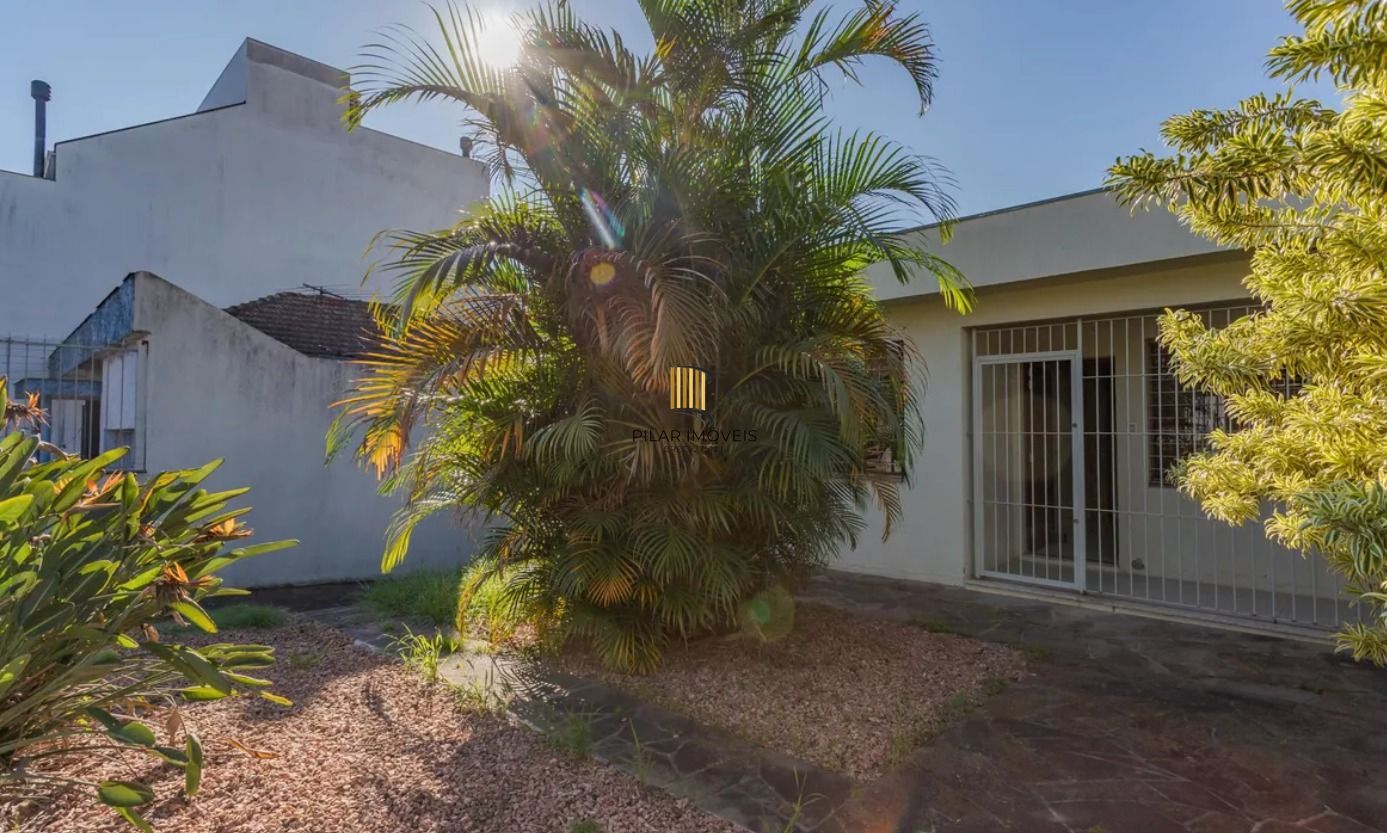 Casa no bairro Jardim Sabará de 4 dormitórios e 3 vagas DESOCUPADA